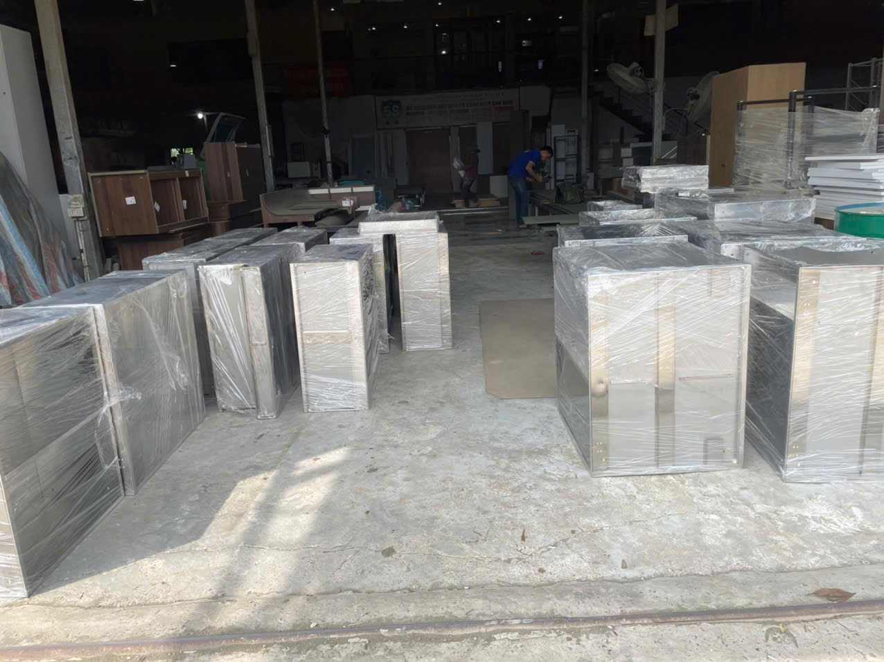 tu bep inox canh kinh 